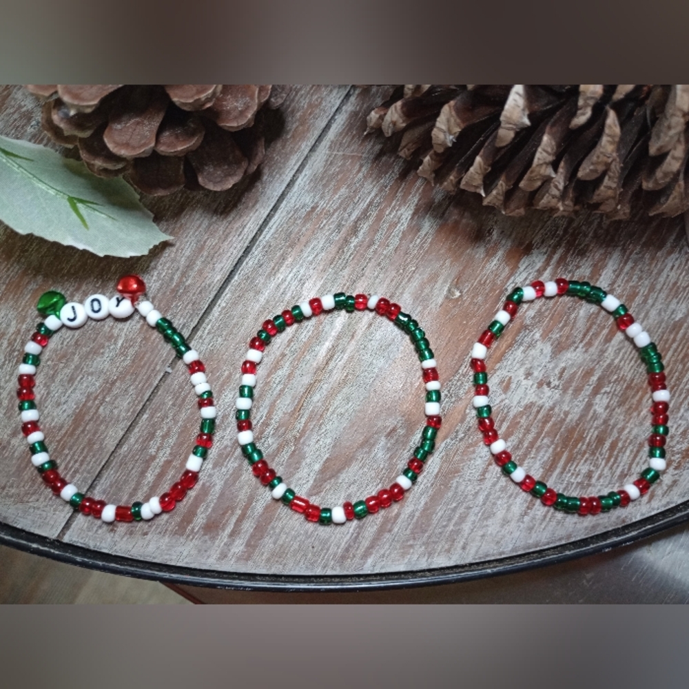 Christmas Beaded Hand Crafted Stacking Bracelet Set with Jingle Bells - New - Picture 3 of 5